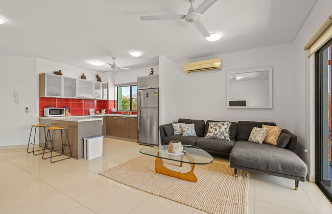 Yanti at Nightcliff Foreshore Pool Shops Cafe - Foto 13