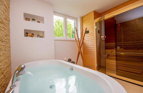 VILLA STOZAK, private heated pool, cinema room and sauna, 7 km from beach - Photo 28