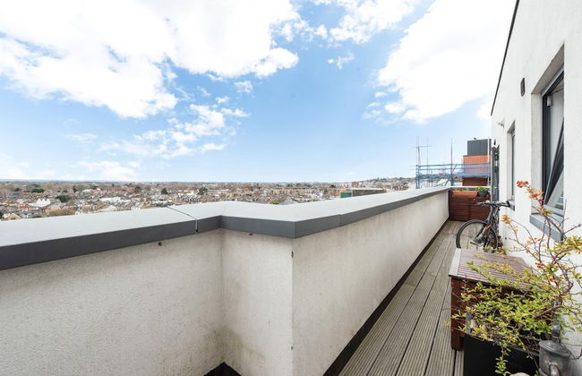 Two Bedroom Flat With Balcony in Central Wimbledon by Underthedoormat - Foto 2