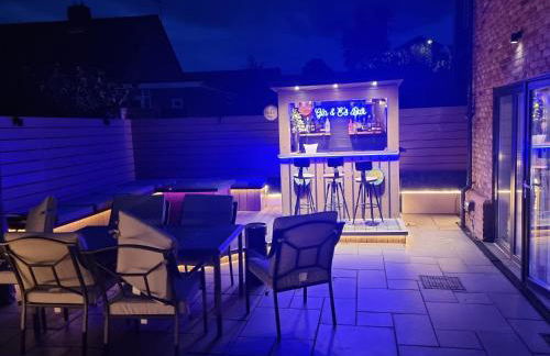 Modern Large 4-Bed Property sleeps 10 in Abergele - Photo 37