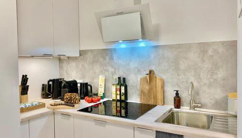 Snug Stays 2 - Design Studio am See mit Terrasse, Garten, 40m vom See - Foto 5, stove