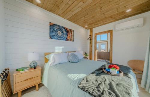 Stargazing Retreat with Hot Tub Deck Hammocks BBQ - Photo 7