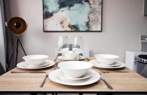 Elegant 2BR w/ Pool Table in Prime Location - Foto 16