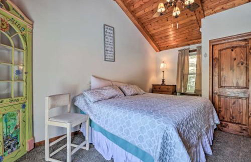 Lakefront Rocky Mount Cabin with Dock and Kayaks! - Foto 10