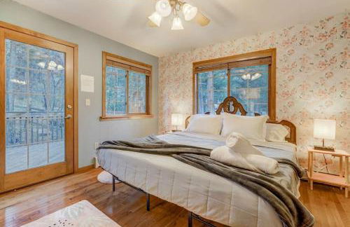 Chic chalet w/ hot tub, ping-pong, arcade bball - Foto 17