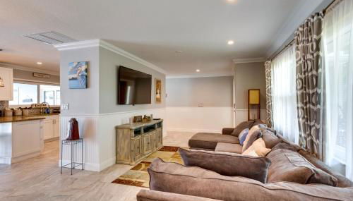 Pool and Screened-In Patio Tropical Florida Abode - Foto 3