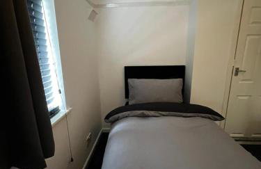 Quiet 2-Bed with Private Garden and Drive - Foto 49