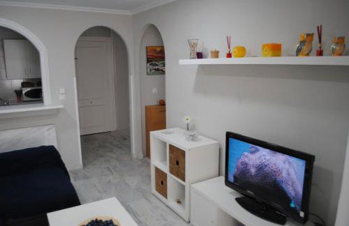 Apartamentos Laguna Beach - Photo 9