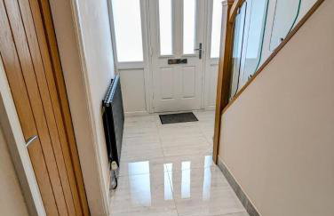 Recently renovated 4 bed home - Foto 14