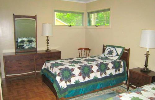 Peaceful Private Cabin on Crystal Lake near Elk Mountain, Pennsylvania - Foto 13