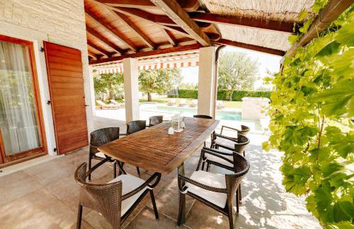 Villa Alma mit privatem Saltwater Pool - Photo 6