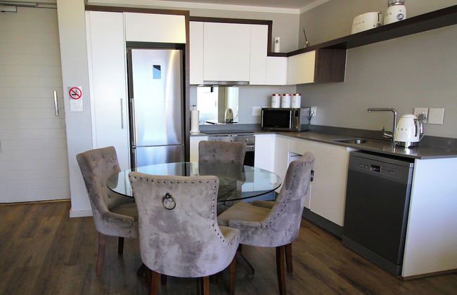 Sandton Smart Apartment Eleven - Photo 15