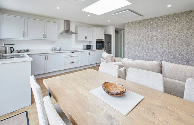 Host Stay Emilyn House - Photo 25