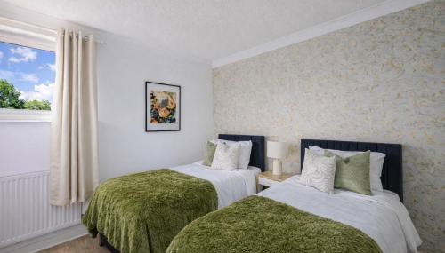 Stylish Duplex Apartment - Close to City Centre - Free Parking, Balcony, Self-Check-In, Fast WiFi and Smart TVs by Yoko Property - Foto 4