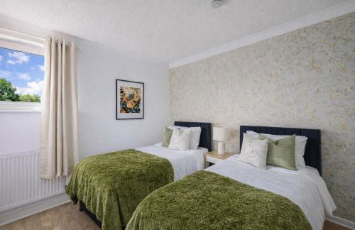 Stylish Duplex Apartment - Close to City Centre - Free Parking, Balcony, Self-Check-In, Fast WiFi and Smart TVs by Yoko Property - Foto 4