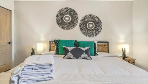 3BR with Patio and Fire pit near Hiking & Downtown - Foto 3