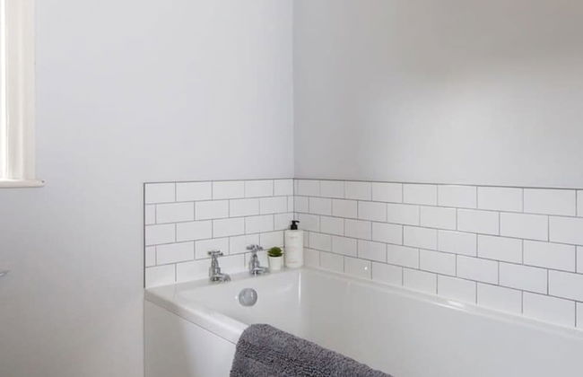 Charming 3bd Townhouse Right in the City Centre - Photo 20