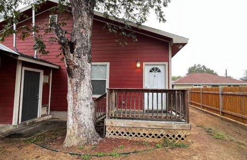 Comfortable 2-Queen Suite Near Hospital WB3 - Photo 7