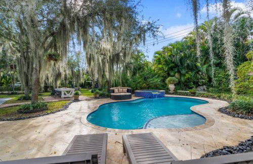 Tropical Oasis Located Near Lake With Pool and Hot Tub - Foto 35