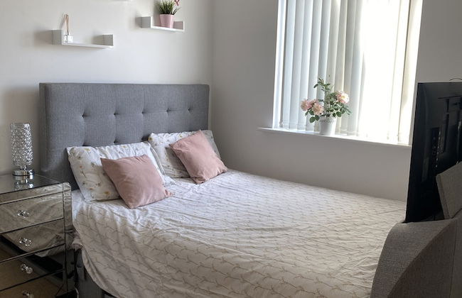 Captivating 1-bed Apartment in Barking - Photo 4