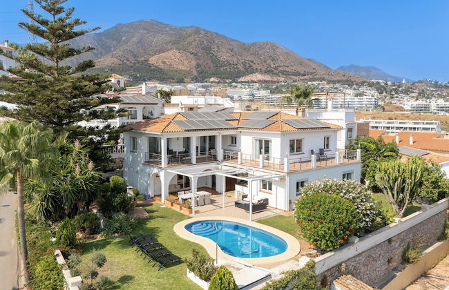 Spacious 3BR Villa with pool and views - Foto 44