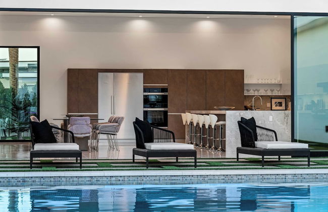 Exclusive Indio Villa Pool, Hot Tub, Putting Green Sleeps 18 Bravo #6 - Foto 1