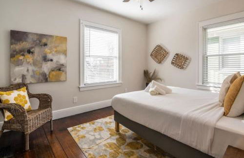 Deluxe 6 Bedroom 3 Min to Downtown w 2-car Driveway - Foto 29