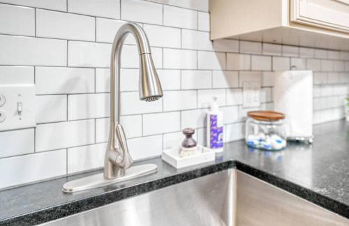 Modern Bentonville Retreat - Sleeps 6 Near Trails - Foto 45