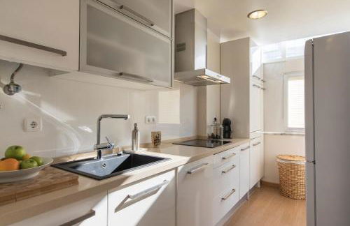 2 Bedroom Belem Wonder by LovelyStay - Photo 25