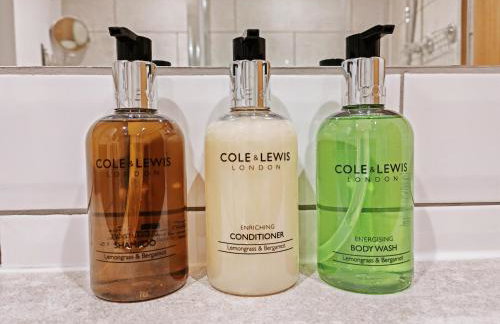 2-Bed Apartment - For Contractors & Business Travellers - Long Stays Welcome - Photo 66