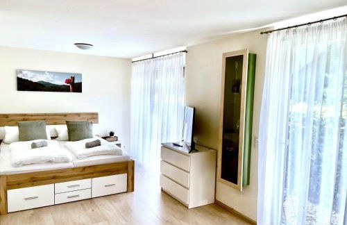 RelaxApartments BLACK FOREST DIAMOND direkt an der Hornberger Freilichtbühne - Sonnenterrasse mit Blick auf das Hornberger Schloss, schnelles Internet, für bis zu 2 Personen - Foto 6