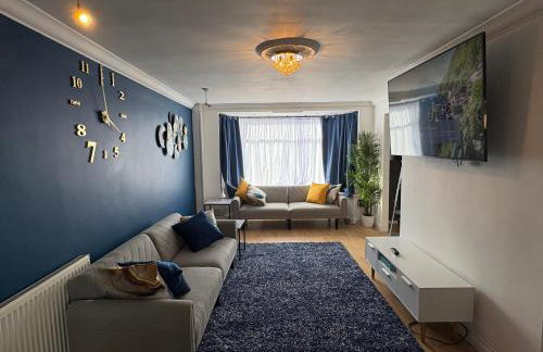 Modern & Spacious 3BR House Bracknell - Berkshire - Photo 60