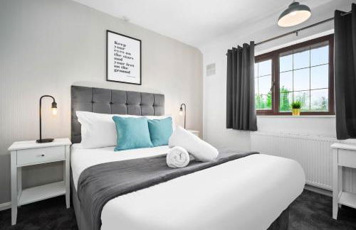 Three Bedroom House - Garden Space - Parking Included - Netflix Access - Parking - 74B - Foto 1