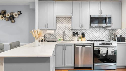 Modern 4BR Getaway 3 Min to OldTown Walk to Metro - Foto 3