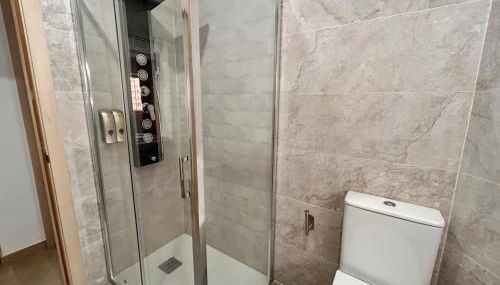 LUJO 10 pax Proyector, Maquina Arcade y Patinetes - Foto 2