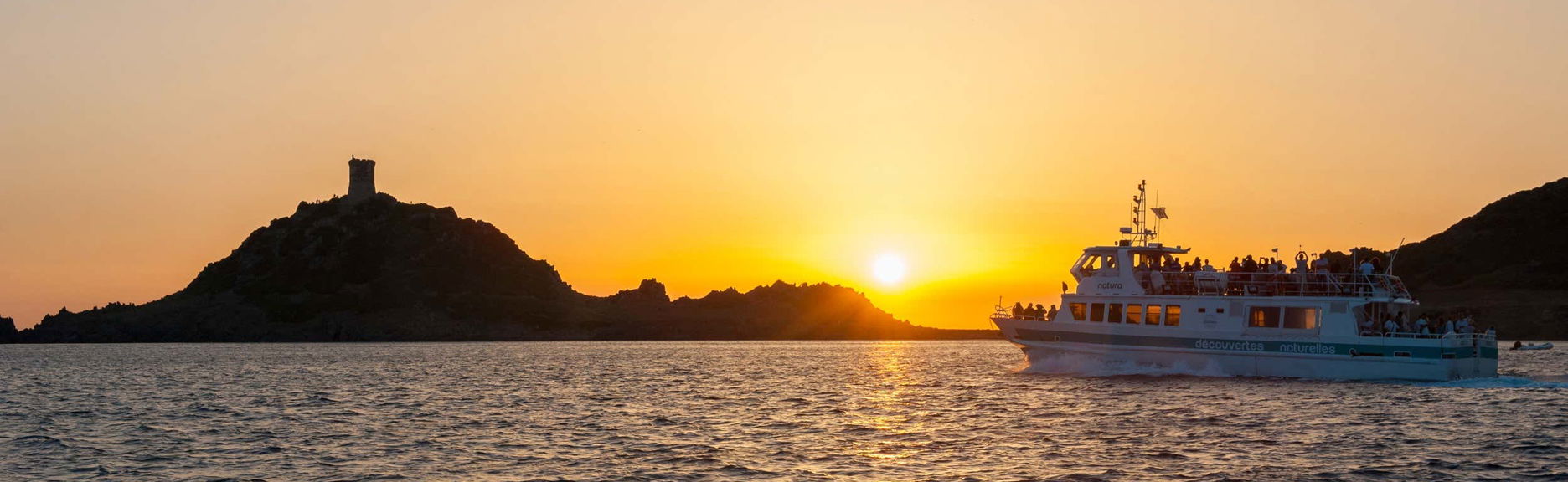 Giro in barca al tramonto nelle Isole Sanguinarie