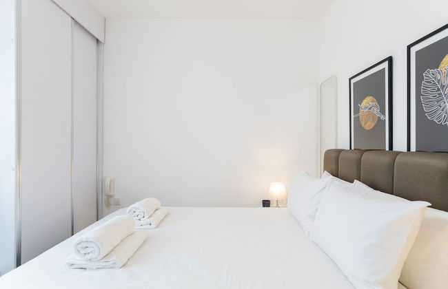 Quiet Hideaway & Terrace near Beach by FeelHome - Foto 5