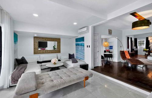 Villa 800 - 3 BEDROOM - 3 AND A HALF BATHROOMS -6 BEDS- Spa like Retreat Saline Pool & Jacuzzi - Foto 32