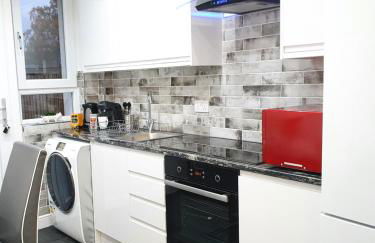 Glasgow Comfortable and Modern 3 Bedroom Mid Terraced Villa - Foto 17
