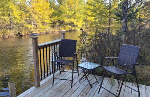 Hazel's Goose Creek Lodge - Private Riverfront! - Foto 17