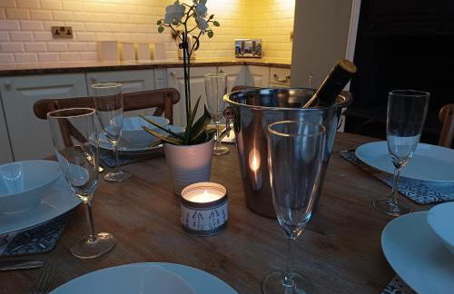 The West Wing at Eriviat Hall Hot Tub - Photo 67