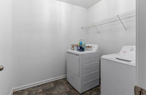 5BR Oasis with 3 Spa-Like Baths - Foto 8