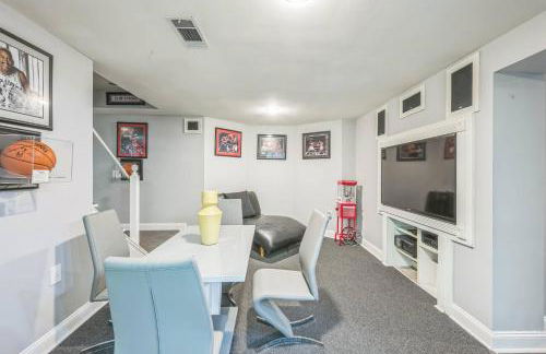 Elegant 5BR Retreat Pool & Yard - Foto 20