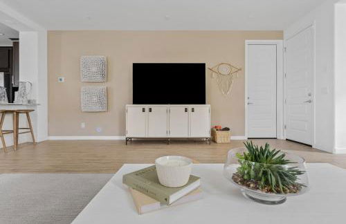 Luxe Queen Creek Home with Pool, Yard, Work Station - Photo 20