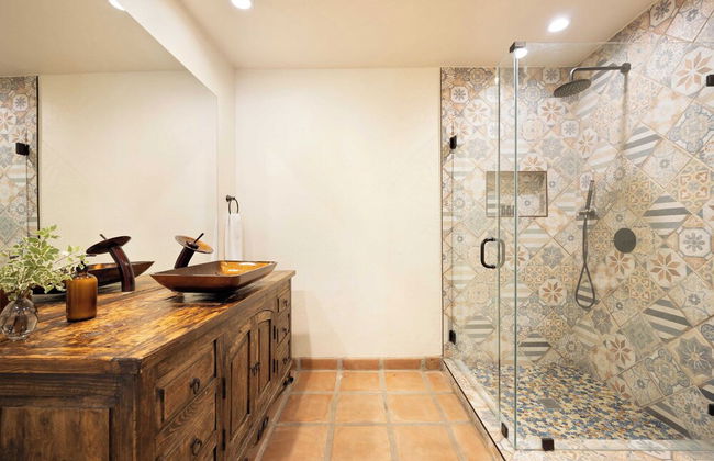 Sleeps 20! Architectural Mansion w/ Pool, Indoor Tennis Court, Game Room Starlight Estate by Avantstay - Foto 39