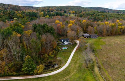 Elegant 7BR Estate with Pool & Hot Tub in Berkshires - Foto 44
