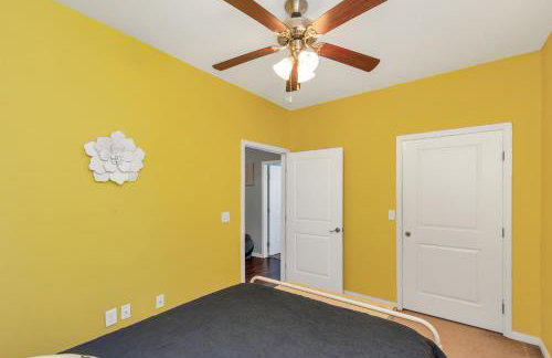 Summer Bliss 3BR Home, Walk to Beach Master Suite Sleeps 9 - Foto 43