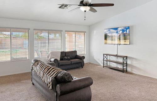 4BR Oasis Private Pool and Large Yard - Foto 12