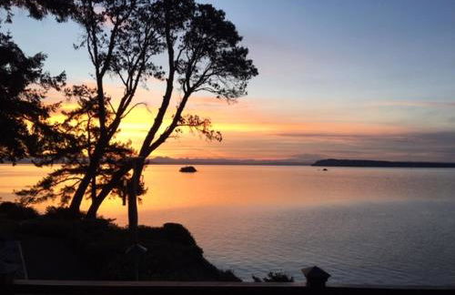 Puget Sound Chic Romantic Cottage with Private Beach Access & Gated Entry - Foto 28