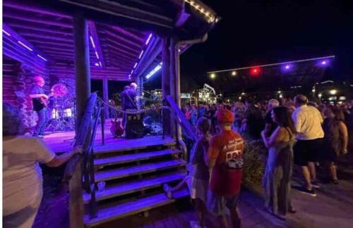 Cozy 2BR in The Villages With BBQ and 4 Seaters Golfcart King Bed - Foto 23